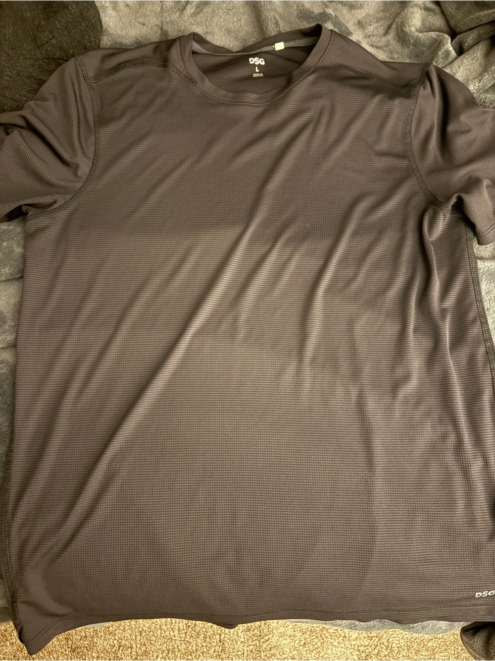 DSG Menβs Short Sleeve Performance Shirt - Charcoal